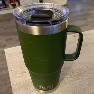 YETI Rambler 20 oz Travel Mug